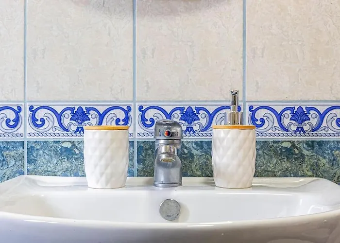 Apartment 25 - & Access Himare