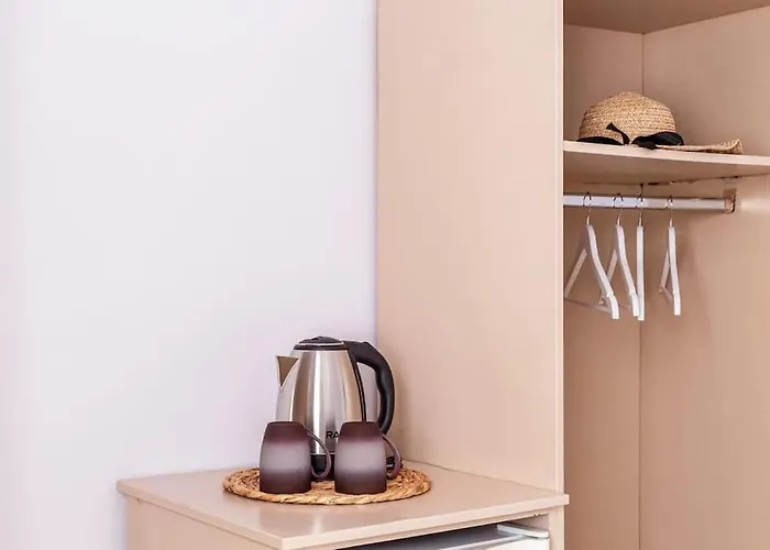 25 - & Access Himarë